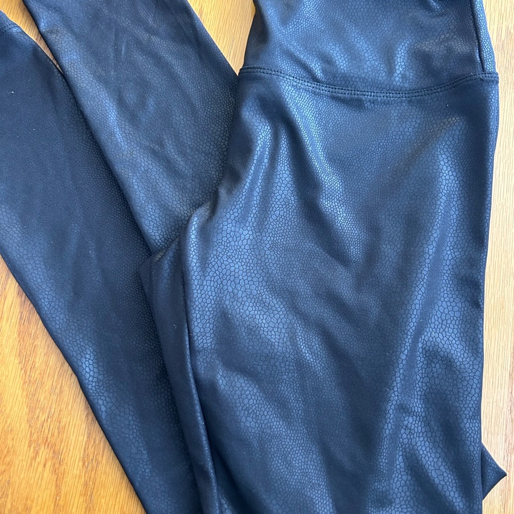 Ruby Ribbon Small black textured Leggings